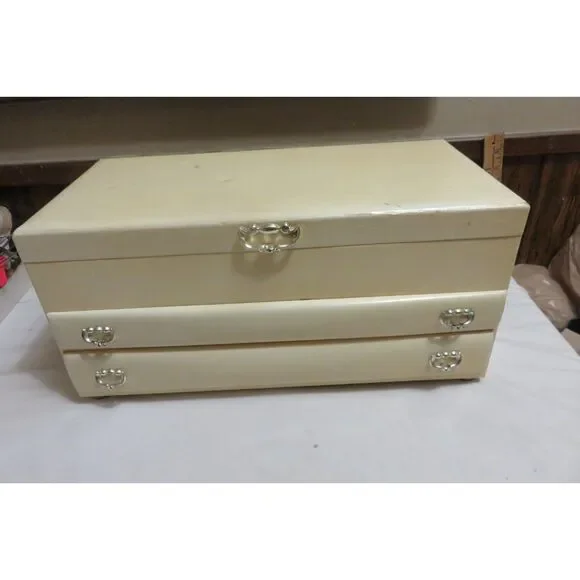 LADY BUXTON Accessories Vintage Lady Buxton Jewelry Box Large